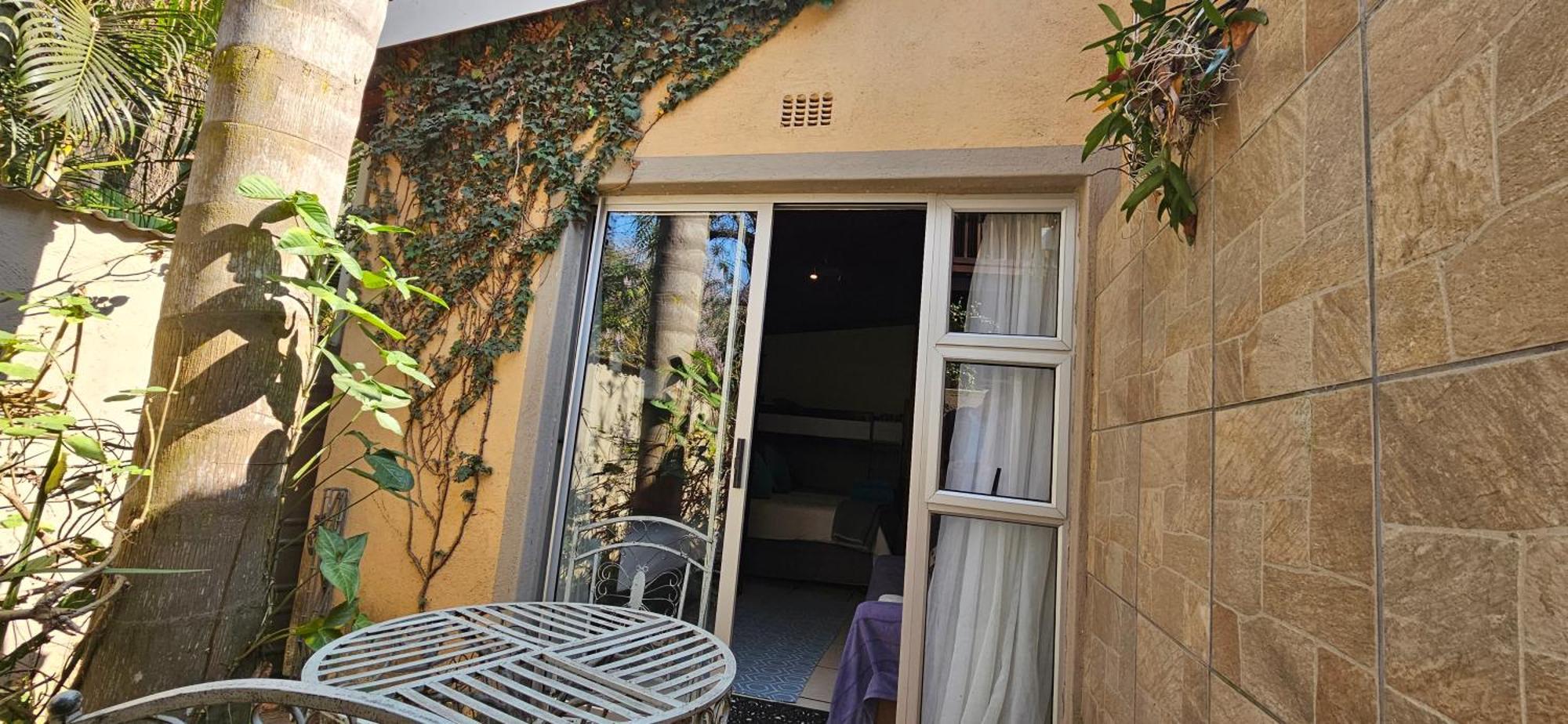 Old Vic Travellers Inn Nelspruit Mbombela Exterior photo